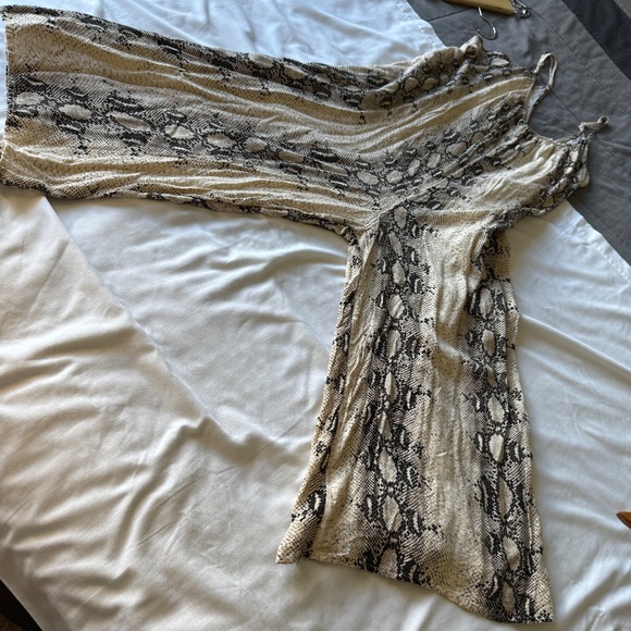 Women's Palazzo Capri Jumpsuit Snakeskin Print Size S Spaghetti Strap Festival - Picture 7 of 16